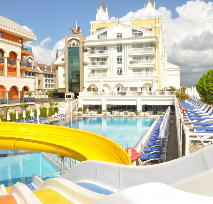 DREAM WORLD RESORT & SPA